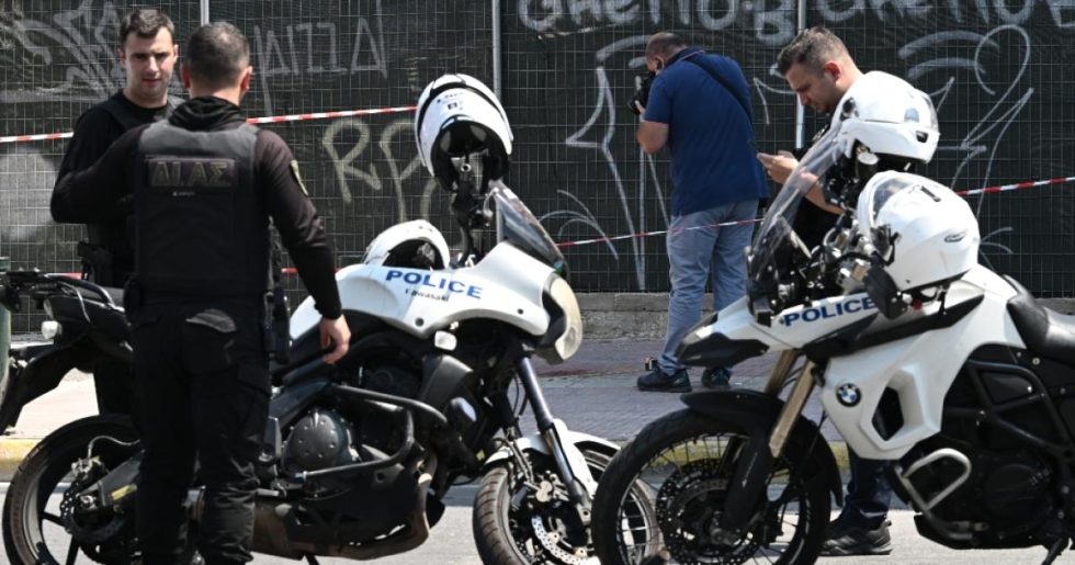Συνελήφθη γνωστός τράπερ, σύντροφος πασίγνωστης influencer - Κουβαλούσε μαχαίρι 20 εκατοστών